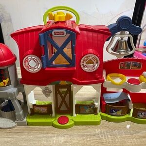Fisher-Price Red and Green Play Farm Barn with Blue Accents